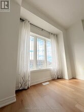 60 Bloom Cres in Hamilton, ON - Building Photo - Building Photo