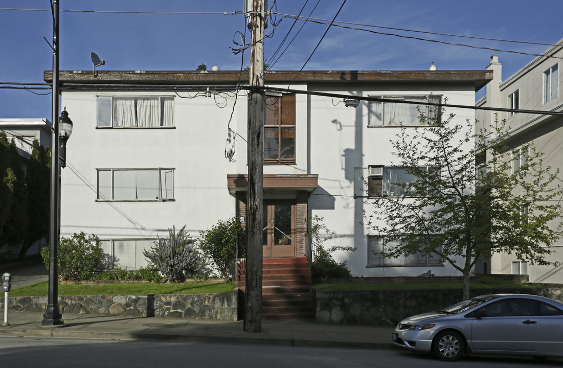 Rose Manor in New Westminster, BC - Building Photo