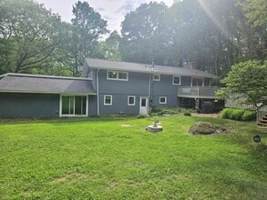 16 Westgate Ln in Mansfield, CT - Building Photo - Building Photo