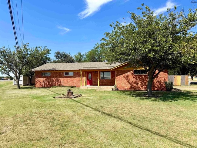 property at 800 W Alameda St
