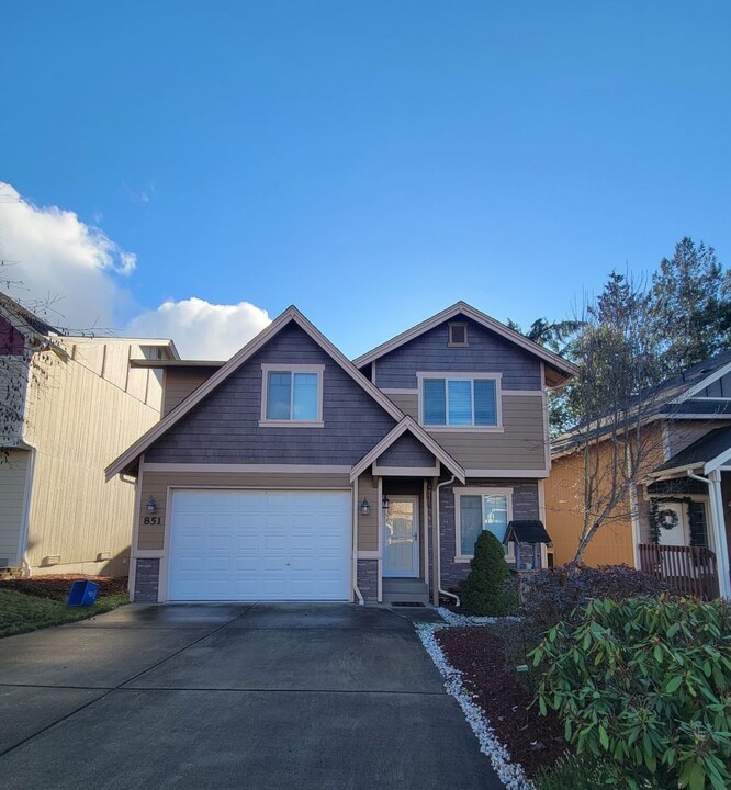 851 NW Snow Creek Way in Bremerton, WA - Building Photo