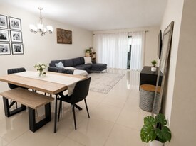 3777 NW 78th Ave, Unit 15 D in Hollywood, FL - Building Photo