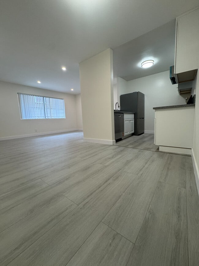 142 S Normandie Ave in Los Angeles, CA - Foto de edificio - Building Photo