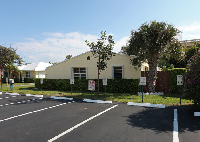 Rivieria Apartments in Boca Raton, FL - Foto de edificio - Building Photo