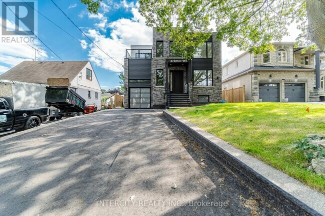 23 Lockheed Blvd in Toronto, ON - Building Photo - Building Photo