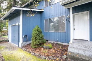 6953 Chico Way NW in Bremerton, WA - Building Photo