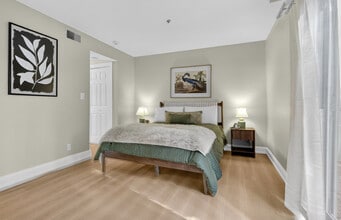 The Shelton Grove in Shelton, CT - Foto de edificio - Building Photo