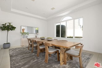 1939 Stradella Rd in Los Angeles, CA - Building Photo - Building Photo