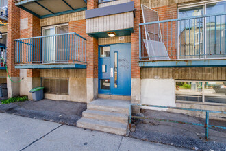 2305 Wellington Rue in Montréal, QC - Building Photo - Building Photo