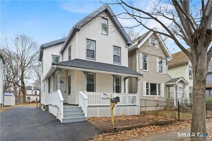 393 Huntington St in New Haven, CT - Building Photo