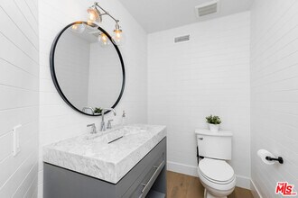 23458 W Moon Shadows Dr in Malibu, CA - Building Photo - Building Photo