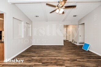 903 Cypress Ct in Arlington, TX - Foto de edificio - Building Photo