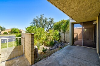 72385 Beverly Way in Rancho Mirage, CA - Foto de edificio - Building Photo