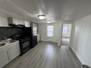 129 Foster St, Unit 2 in Old Forge, PA - Foto de edificio - Building Photo
