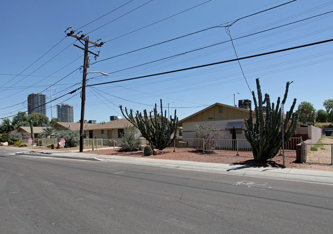 903-921 S Farmer Ave in Tempe, AZ - Foto de edificio - Building Photo