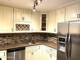 44 Spyglass Ct in East Windsor, NJ - Building Photo