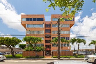 750 NW 43rd Ave in Miami, FL - Foto de edificio - Building Photo