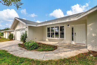 843 Azalea Dr in Royal Palm Beach, FL - Building Photo - Building Photo