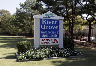 Rivergrove in Memphis, TN - Foto de edificio - Building Photo