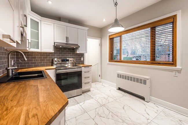 255 Av. Alexandra in St-Lambert, QC - Building Photo - Building Photo
