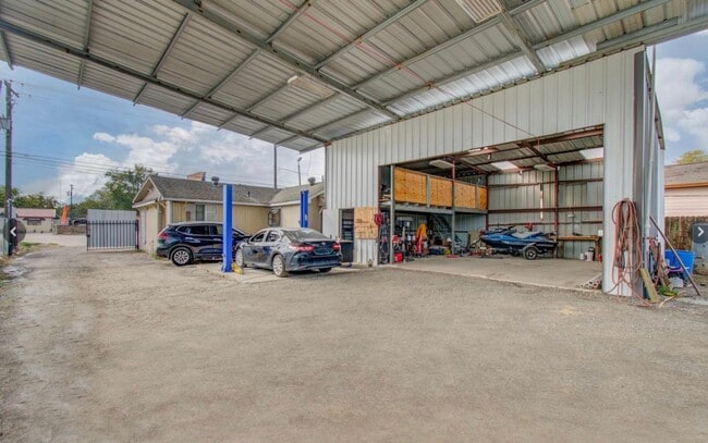 2125 Aldine Bender Rd in Houston, TX - Foto de edificio - Building Photo