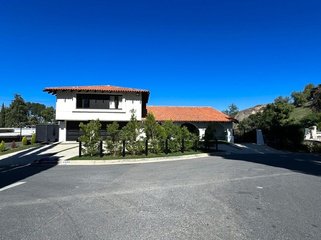 property at 4660 Burgundy Rd