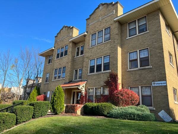 3456 N Oakland Ave in Milwaukee, WI - Building Photo