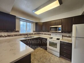 1810 Congress Cir in Anchorage, AK - Building Photo - Building Photo