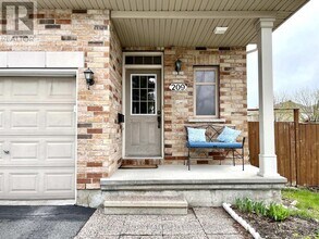 209 Hornchurch Ln in Ottawa, ON - Building Photo - Building Photo