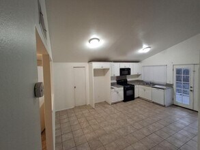 44315 Gingham Ave in Lancaster, CA - Building Photo - Building Photo