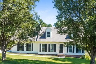 529 Valleyview Dr in Winder, GA - Building Photo