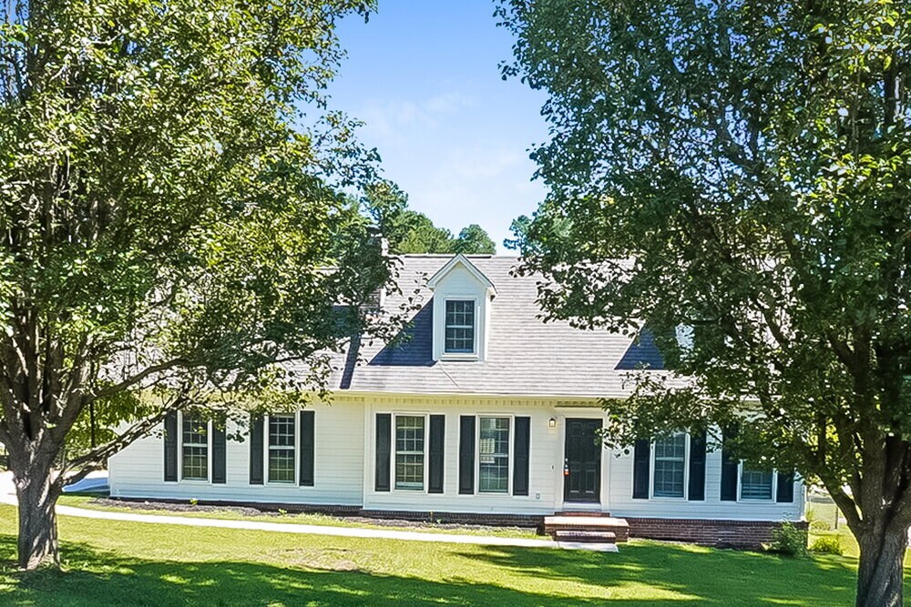 529 Valleyview Dr in Winder, GA - Building Photo
