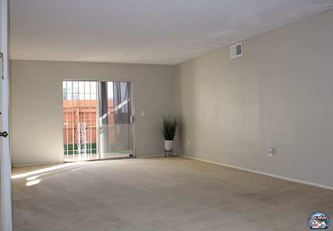 1736 W Olive Ave in El Centro, CA - Building Photo - Building Photo