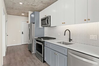 167 W Huron St in Chicago, IL - Building Photo - Building Photo