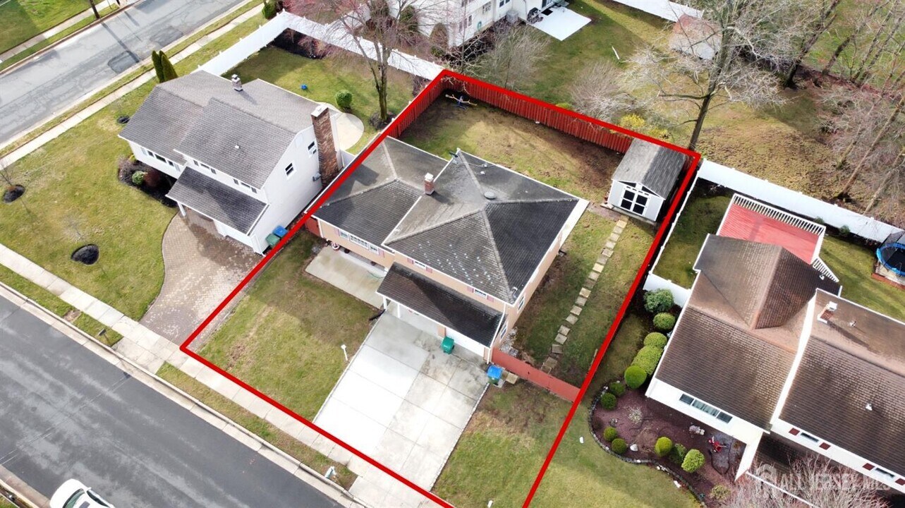 111 Turner Ave in Edison, NJ - Building Photo