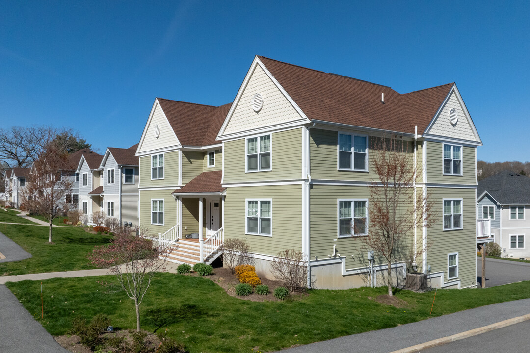 Eagle Nest in Clinton, MA - Foto de edificio