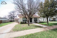 604 N Wall St in Iowa Park, TX - Foto de edificio - Building Photo