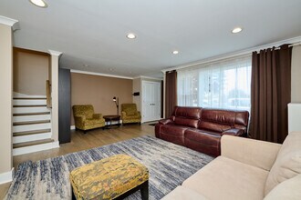 926 N Boxwood Dr in Mount Prospect, IL - Building Photo - Building Photo