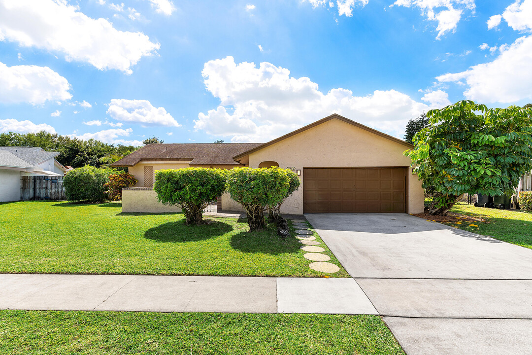 11486 Sanderling Dr in Wellington, FL - Building Photo