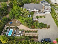 30119 Harvester Rd in Malibu, CA - Foto de edificio - Building Photo