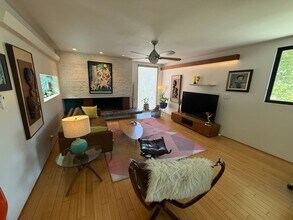 2402 Drury Ln in Glendale, CA - Building Photo - Building Photo