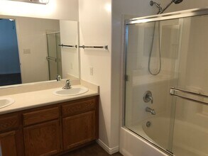 5103 Casa Bonita Dr in Bakersfield, CA - Building Photo - Building Photo