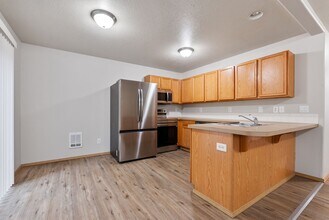 203 SE 129th Ave in Portland, OR - Building Photo - Building Photo