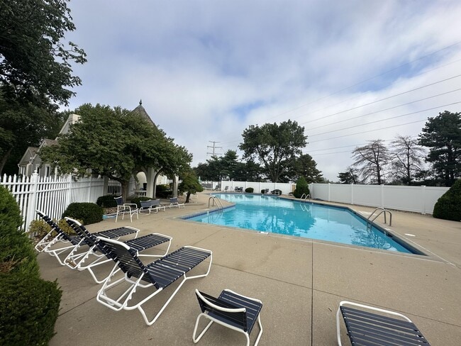 12159 Hayes St in Overland Park, KS - Building Photo - Building Photo