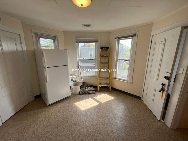 10 Warren St, Unit 3 in Cambridge, MA - Foto de edificio - Building Photo