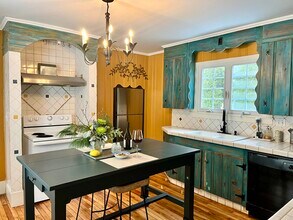 33 W Elm St, Unit B in Yarmouth, ME - Building Photo - Building Photo