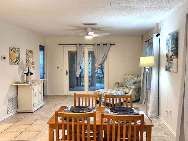 7811 43rd Ave Dr W in Bradenton, FL - Building Photo - Building Photo