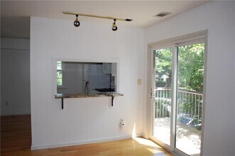 1102 Woodbridge Commons Way in Woodbridge Township, NJ - Building Photo - Building Photo