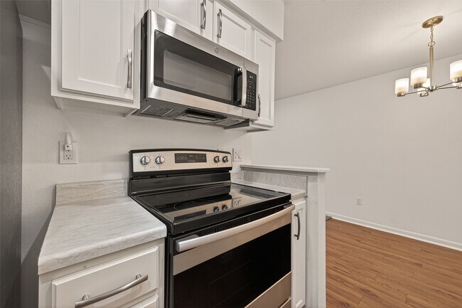 8801 Hammerly Blvd in Houston, TX - Building Photo - Building Photo