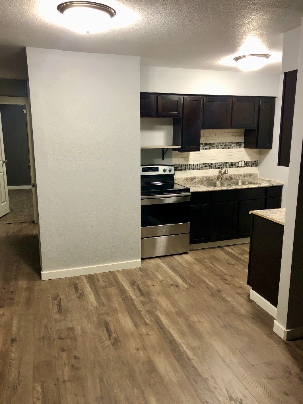 1131 Spencer St in Grinnell, IA - Foto de edificio - Building Photo